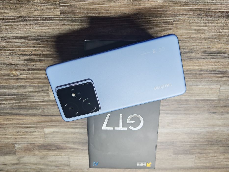 Като нов Realme GT 7 512 GB  Гаранция