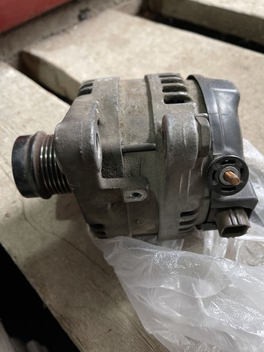 Генератор на Камри 40 3,5 европеец