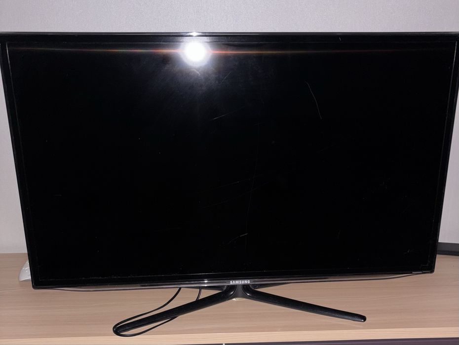 Телевизор Samsung 2012 год, модель UE40ES8307U.