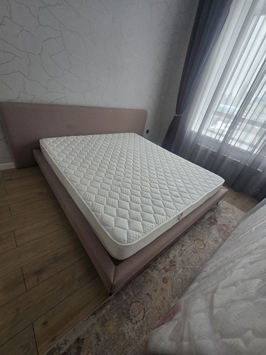 кровать б/у матрасом