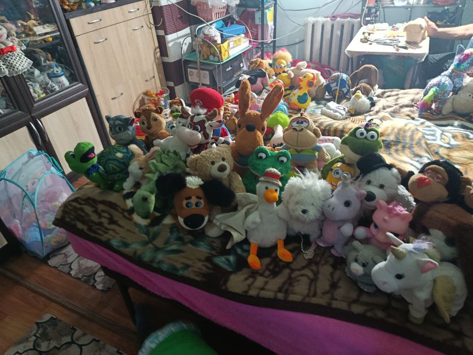 Продаю разные игрушки  на батарейках разные,работают