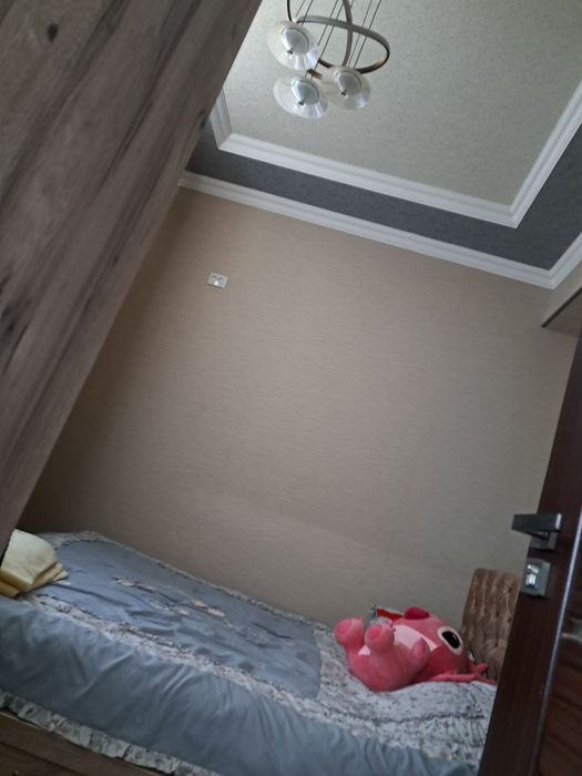 Navoiy shahar 1 etaj 2xonali uy sotiladi