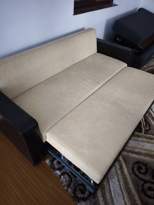 Canapea extensibilă 3 locuri, stare bună