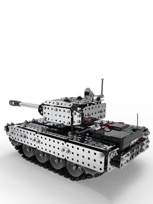 Металлический конструктор "Боевой танк" на радиоуправлении, 952 детали