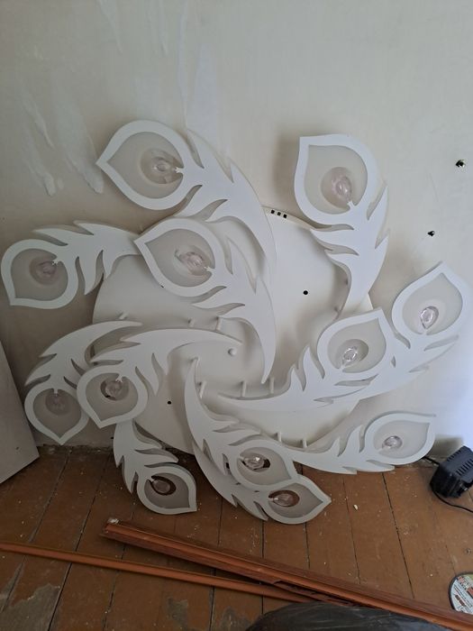 Продам люстру 3000