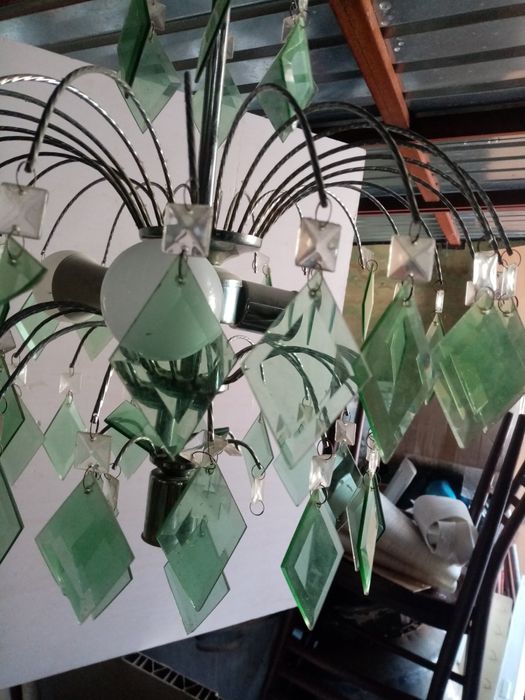 Продам люстру в отличном состоянии