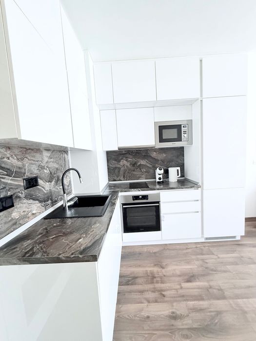 Дава се под наем Двустаен апартамент в София, Витоша - 70 кв.м за 61.2 € - Снимка #1