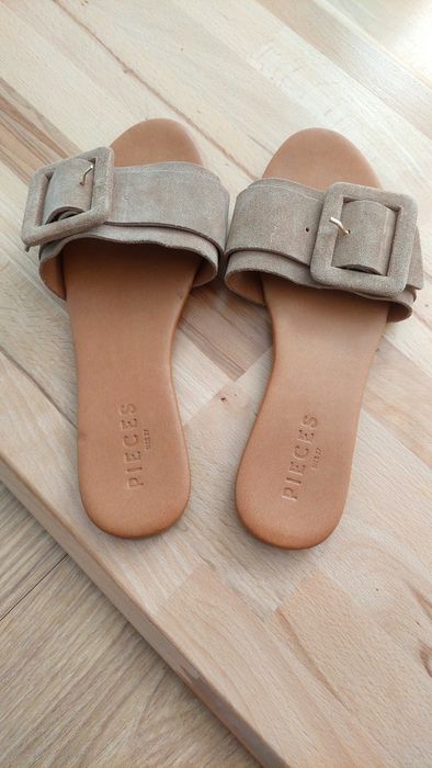 Papuci piele bej