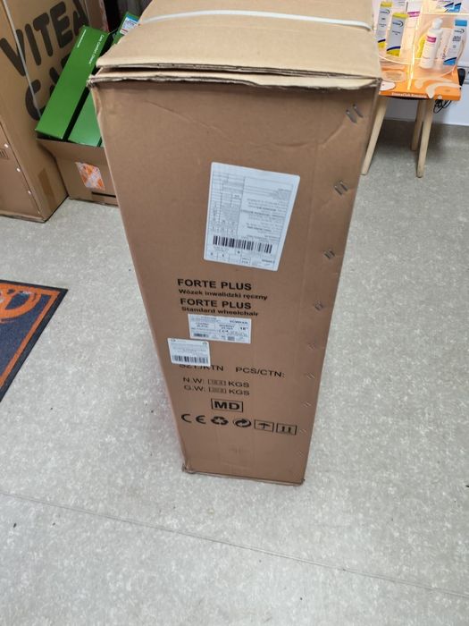 Scaun cu rotile(nou-cutie)