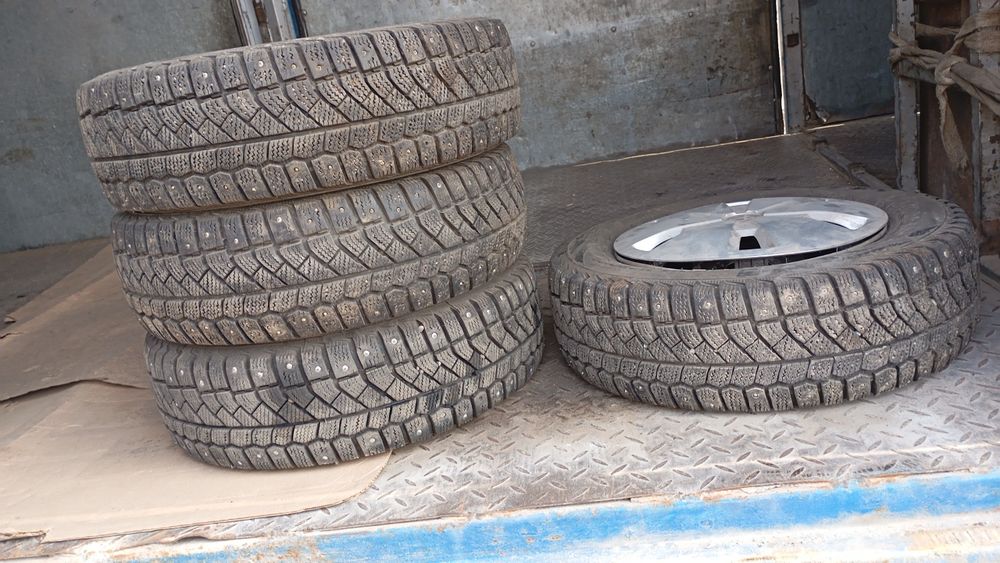 Продам зимние резини с дисками
