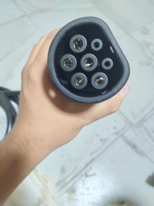 Vând încărcător de mașină electrică
