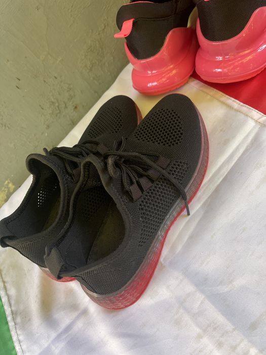 Pantofi sport eleganți și foarte ușori