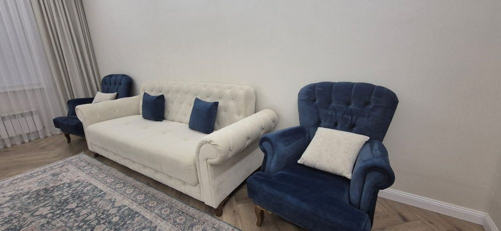 Продается диван с двумя креслами