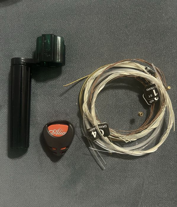 продам акустическую гитару