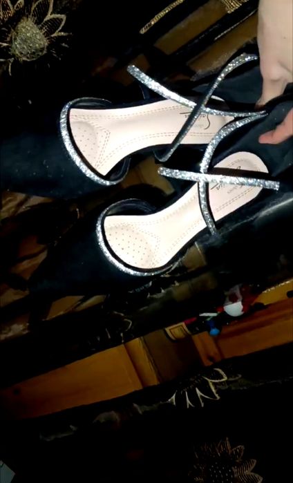 Элегантные вечерние туфли с камнями и на каблучке