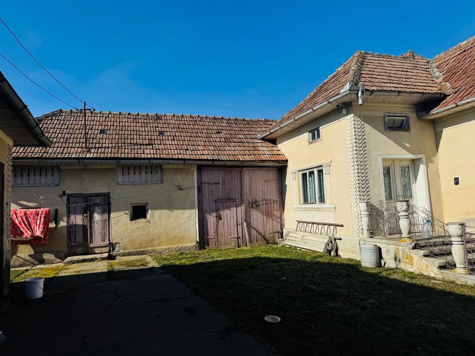 casă +Curte+Gradina+Anexe