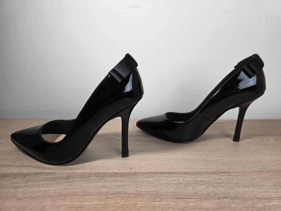 Черни лачени обувки Minelli • номер 38 • ток 10 см • нови