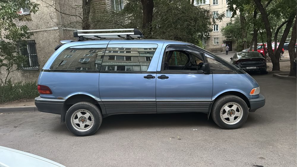 Авто в аренду  Toyota Previa