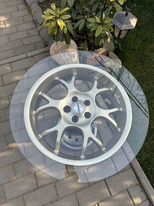 Masuta de Cafea din Janta Auto