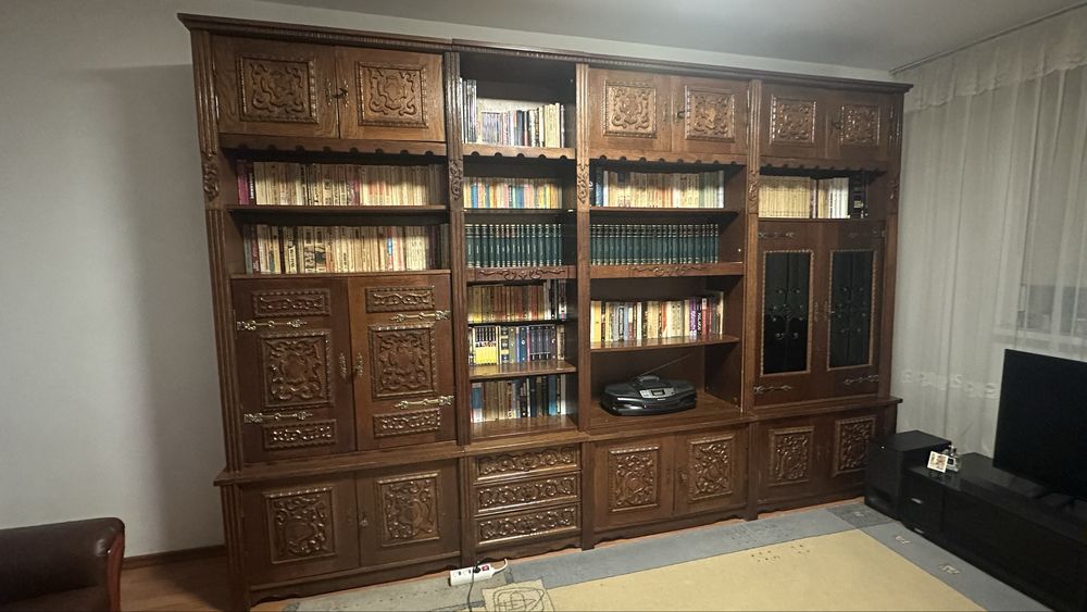Bibliotecă în stare excelentă
