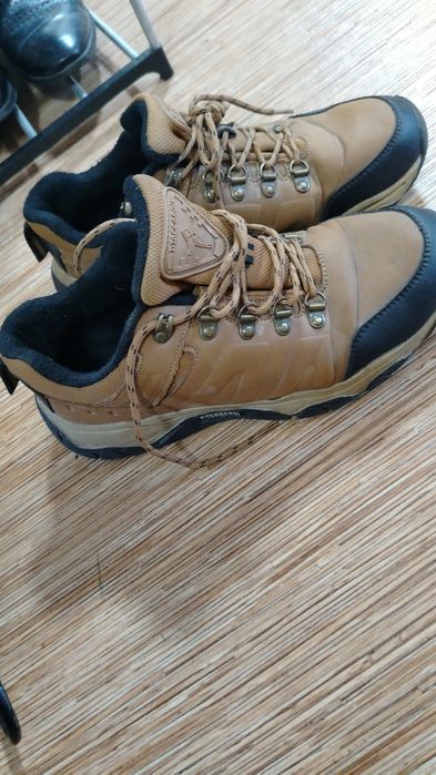 Кроссовки размер 43цена 2500