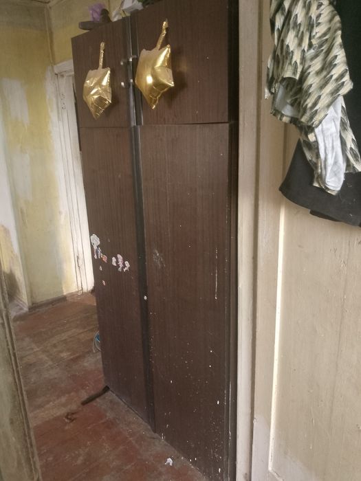 Отдам даром стенку