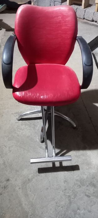 Парикмахерное кресло