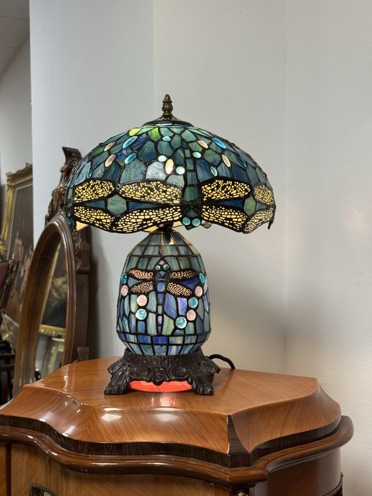 Lampa deosebita stil tiffany cu libelula