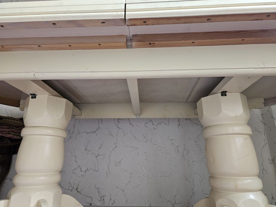 Стол для гостиной