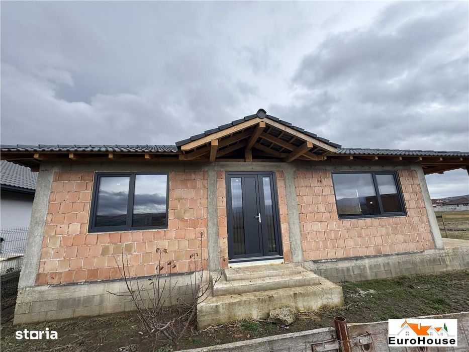 Casa la rosu de vanzare in Alba Iulia