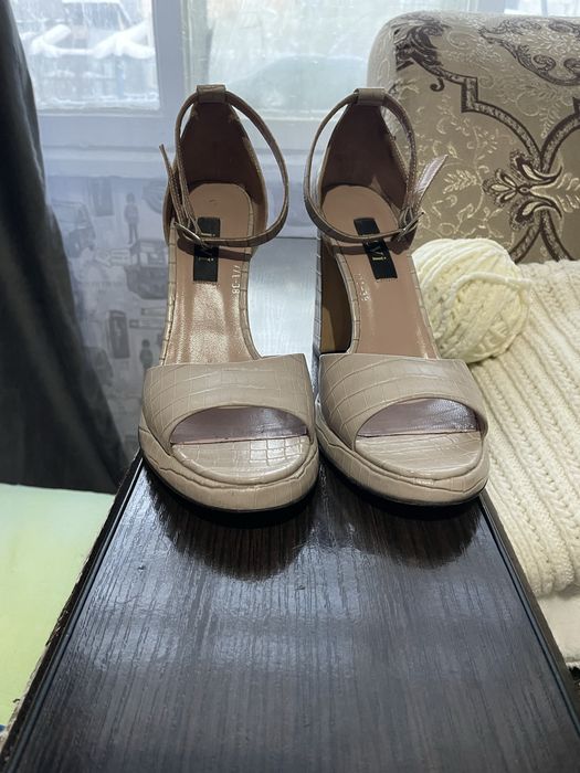 Продам туфли новые