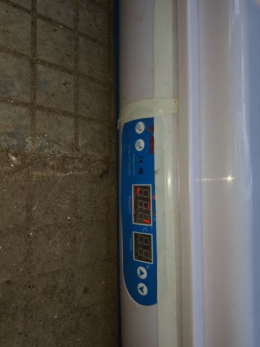 Инкубатор за 120 яйца  H-120