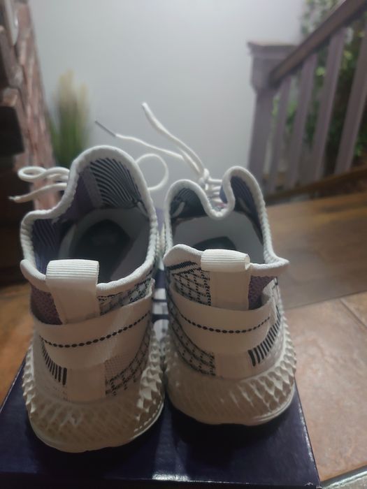 Adidași de pânză noi-nouti 43 marimea