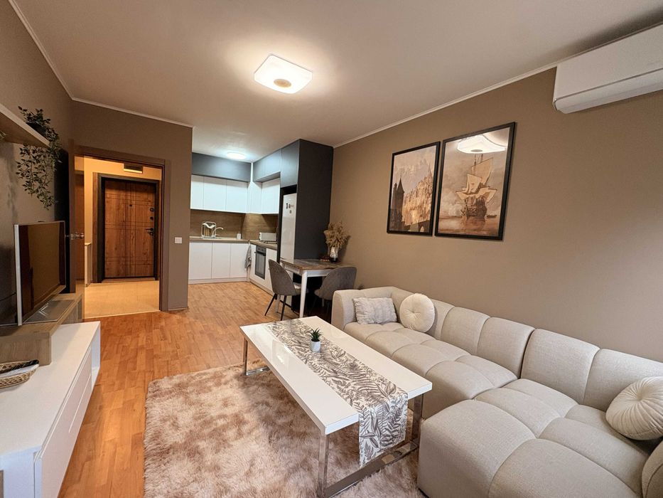 Дава се под наем Двустаен апартамент в к.к. Св.Св. Константин и Елена - 54 кв.м за 648.21 € - Снимка #1