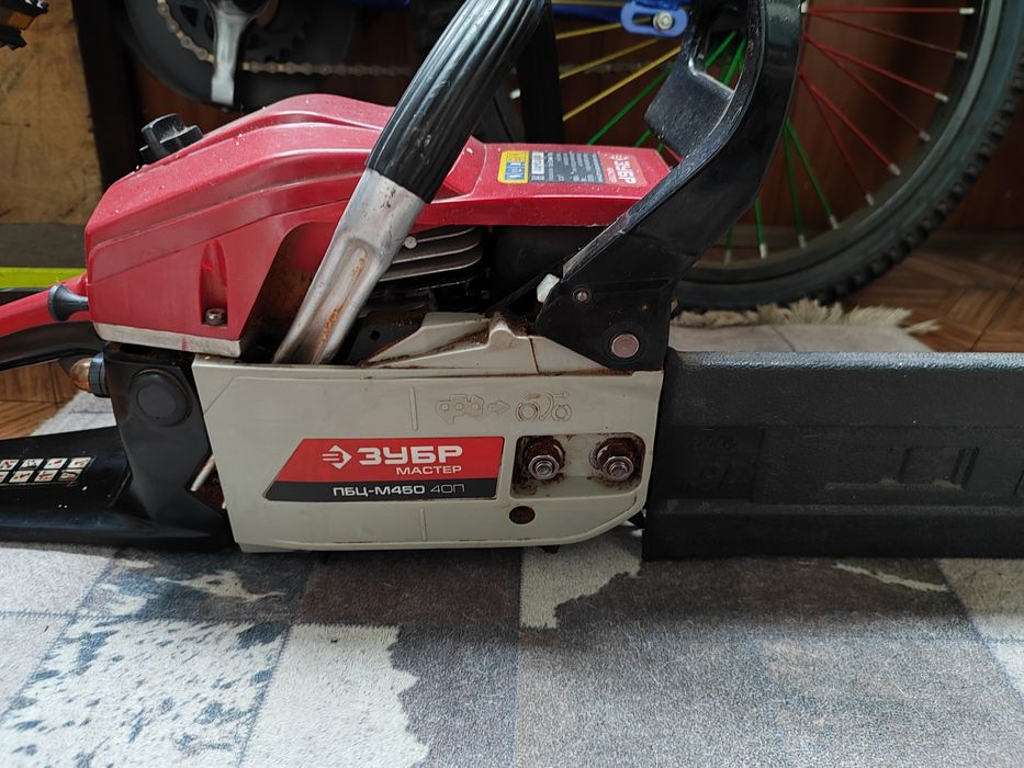 Продам бензопилу Зубр