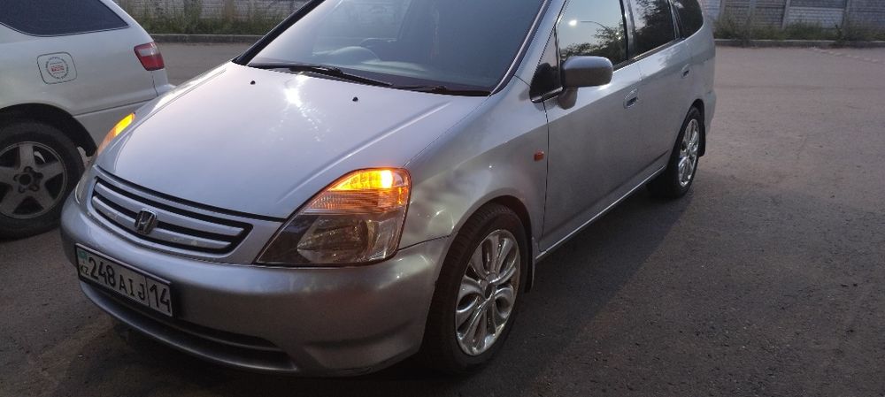 Honda stream минивэн