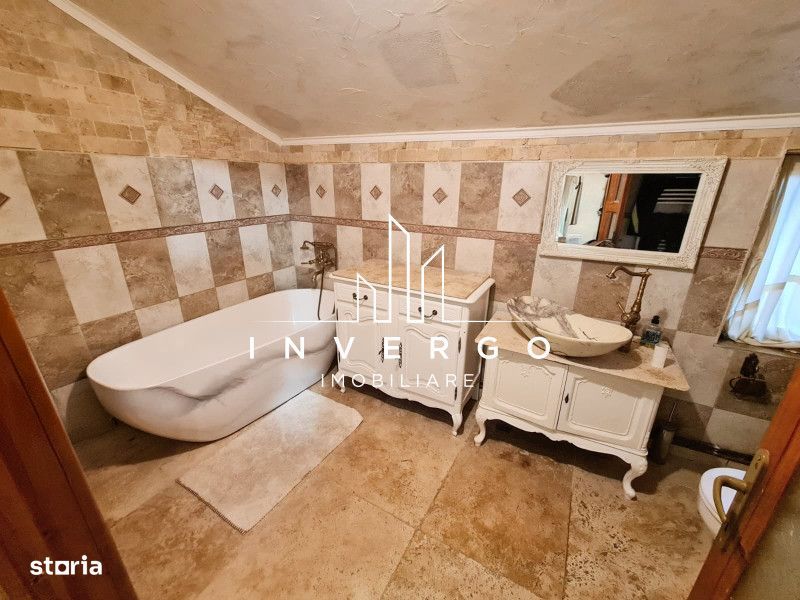Casă spațioasă cu 5 camere și 6 garaje de închiriat în Florești