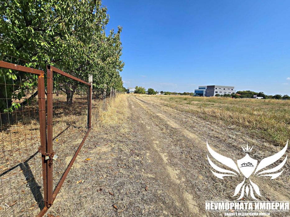 Продавам земя 9600кв.м. на влизане в Асеновград зад Газпром