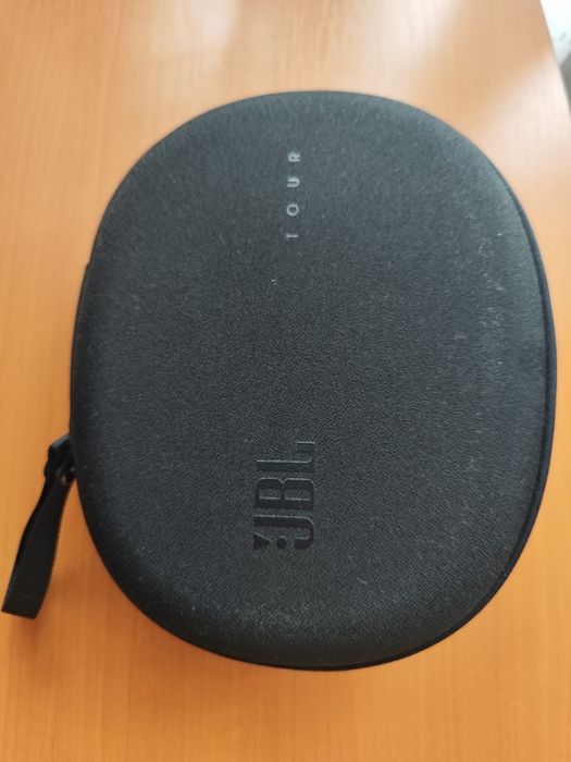 Casti jbl tour one m2