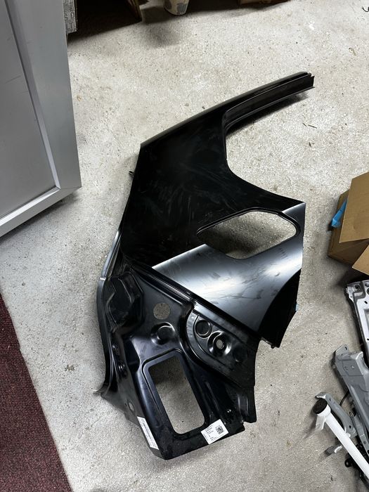 Arioă dreapta spate vw golf 8.berlină .