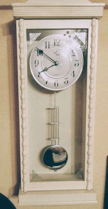 Современные деревянные часы