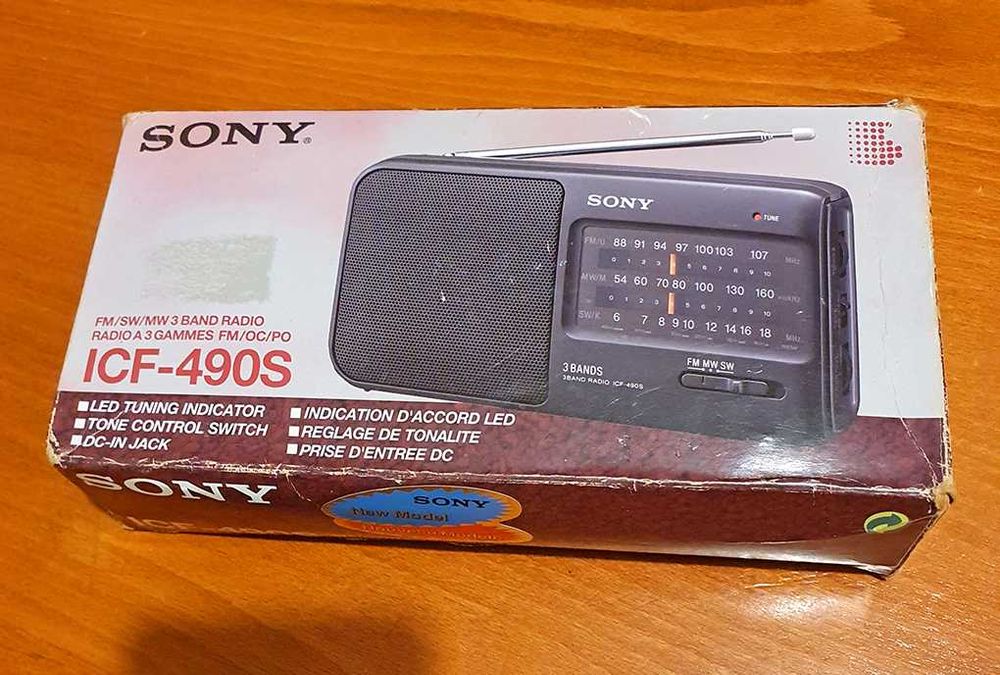 Радио SONY, тричестотно, неизползвано