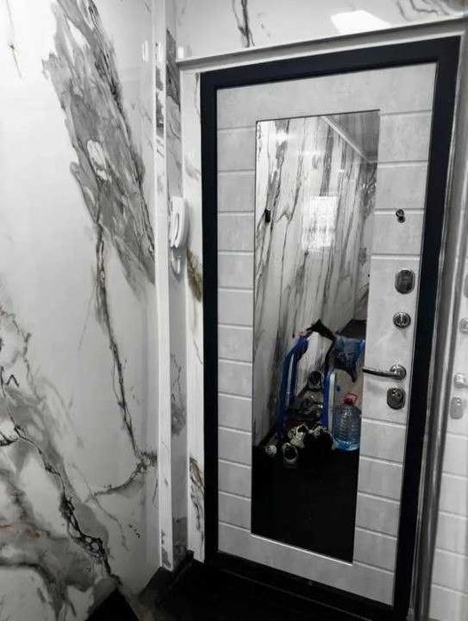 3ком.Клуб Строитель  56кв 1 эт из 5