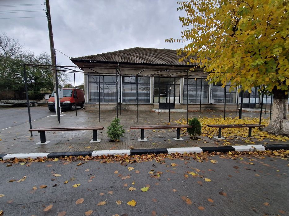 Продава се къща в центъра с уникална гледка към фонтан и природа!