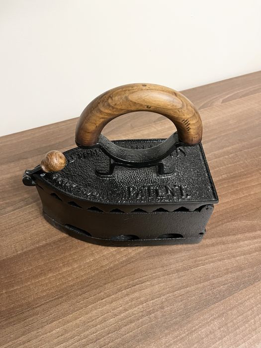 Fier de calcat  Vulkan vechi model foarte  RAR !