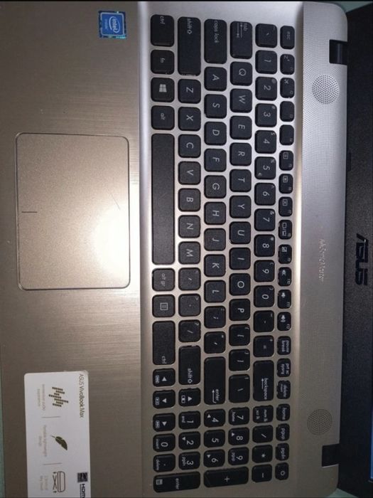 Laptop asus este bun