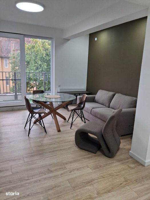 Proprietar vând apartament 3 camere