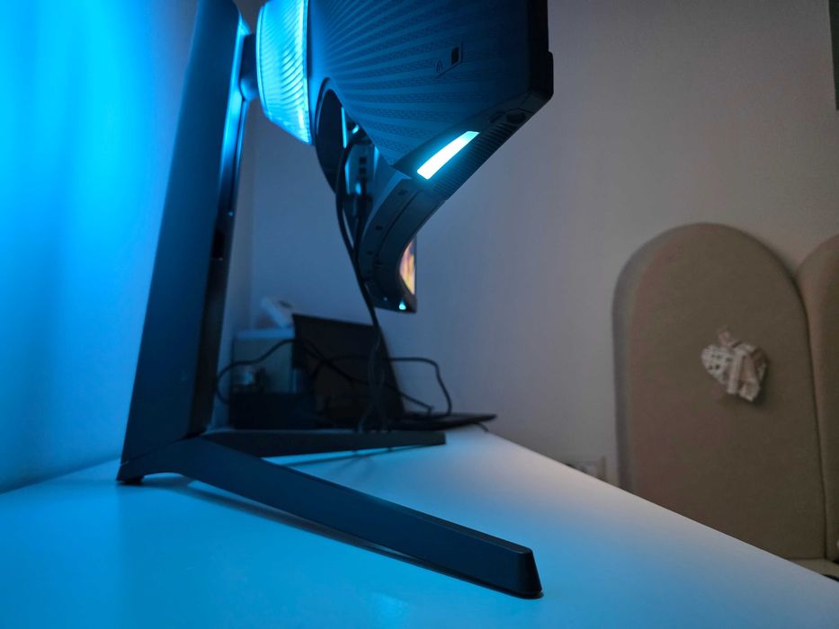 Monitor de Gaming 27" 2k 240hz Curbat Odyssey G7 cu 1000R