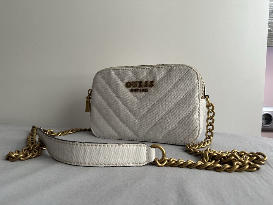 Оригинална чанта Guess