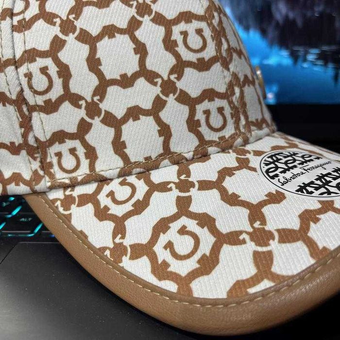 Ferragamo шапка Феррагамо тъмно синьо бяло shapka fashion